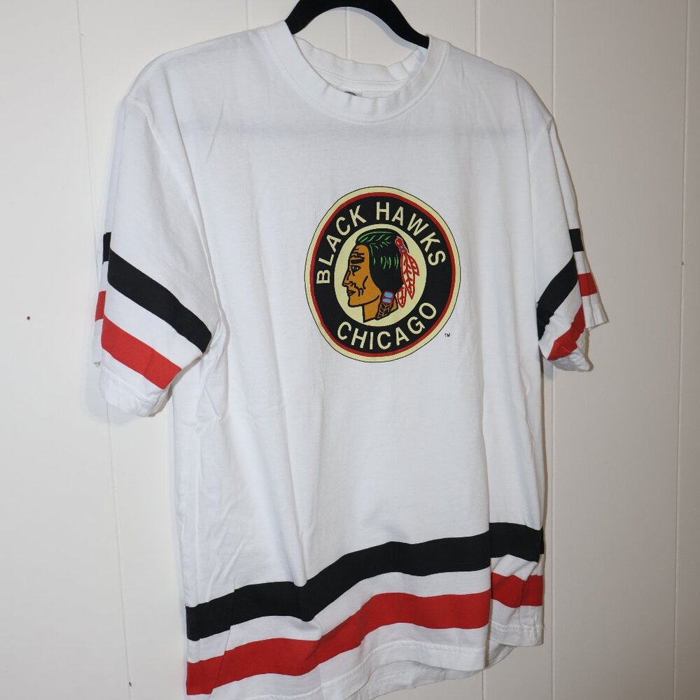 💛 2 for $15 💛 Chicago Blackhawks NHL Logo T-Shirt – White Hockey Tee (Men’s M) - Picture 2 of 8